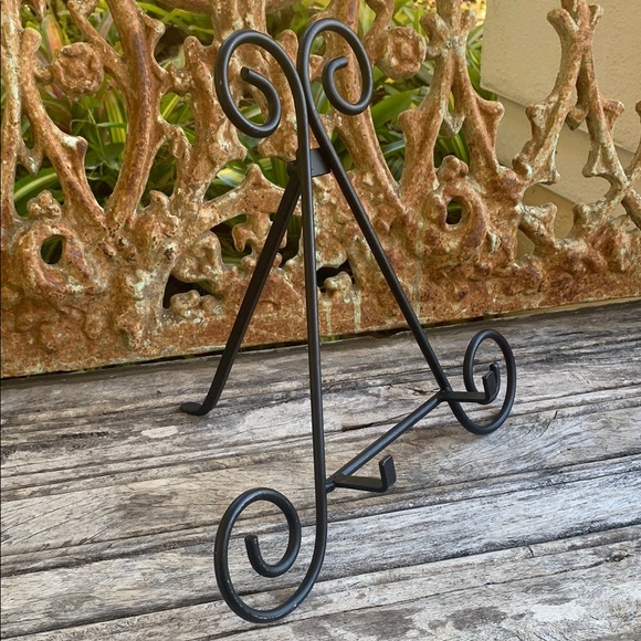Elegant Black Wrought Ironl Display Stand - Picture 11 of 11